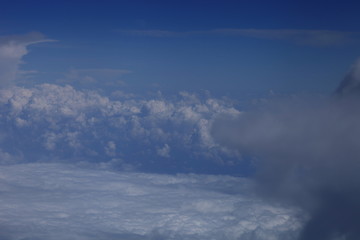 Fototapeta na wymiar Небо Облака Земля с высоты. Виды из окна самолёта. Полёт.
