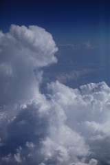 Небо. Облака. Земля с высоты. Виды из окна самолёта. Полёт. Поля облаков.