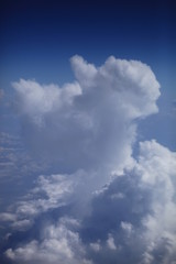 Небо. Облака. Земля с высоты. Виды из окна самолёта. Полёт. Поля облаков.