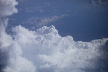 Небо. Облака. Земля с высоты. Виды из окна самолёта. Полёт. Поля облаков.