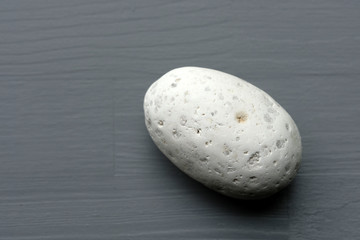 卵のような丸い小石
