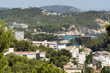Fototapeta na wymiar Blick auf Peguera auf Mallorca im Sommer