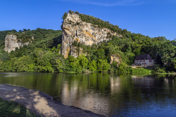 Fototapeta na wymiar Scenic landscape on the Dordogne River - France