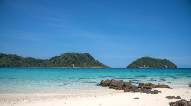 Landscape view of beautiful beach, sea sand sun at Lipe, Sa Toon province in south of Thailand with blue sky and white beach for relax, vacation and your long holidays to driving scuba tropical Island © mnonchan