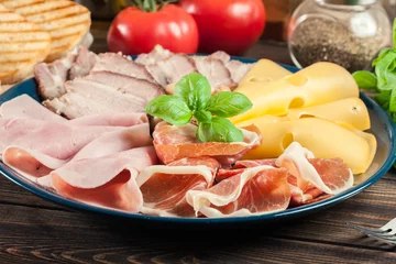 Draagtas Cold meat platter with ham, prosciutto, bacon and cheese © Sławomir Fajer