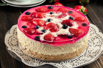 Cheesecake with strawberries, blueberry and jelly