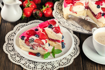 Obraz na płótnie Canvas Cheesecake with strawberries, blueberry and jelly