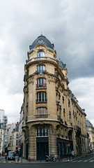 Fototapeta na wymiar Old building in Paris