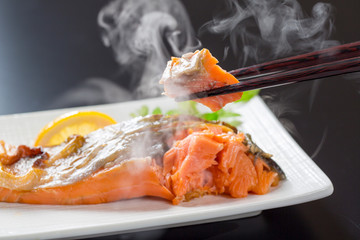 焼き鮭 © Tsuboya