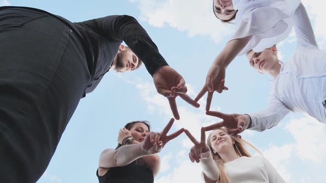 Friends make the star's figures hands and run.