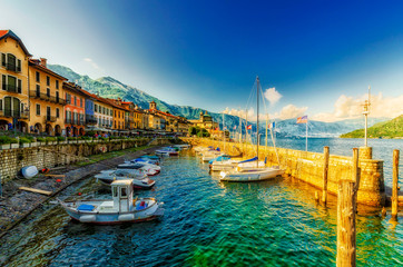 Promenade und Hafen von Cannobio am Lago Maggiore, Piemont, Italien 
