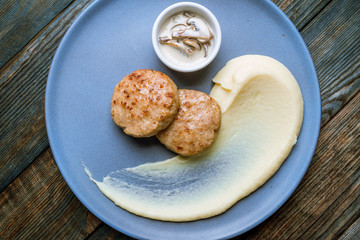 Chicken cutlets with mashed potatoes