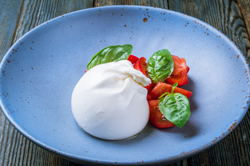 Salad with buratta cheese