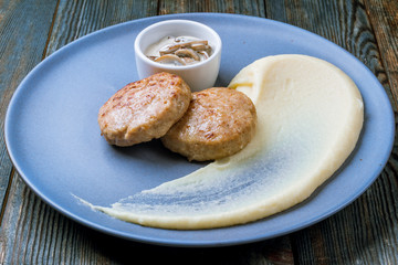 Chicken cutlets with mashed potatoes