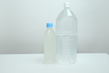水とペットボトル