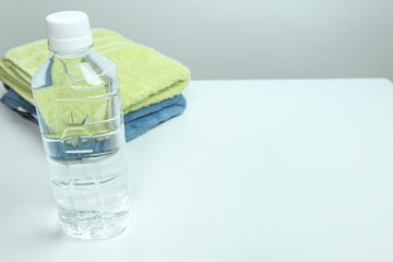 ペットボトルとタオル