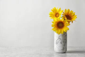 Zelfklevend Fotobehang Vase with beautiful yellow sunflowers on table © New Africa
