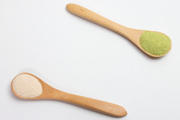 サプリメントとスプーン