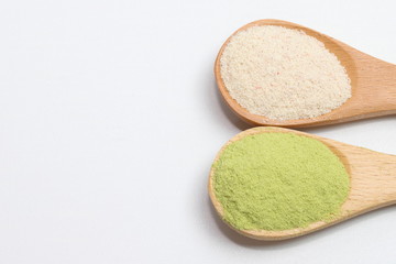 サプリメントとスプーン