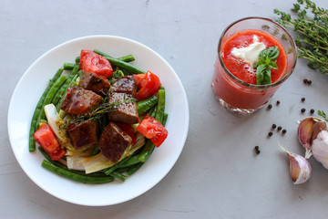 roast beef in sweet and sour sauce with green beans