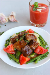 roast beef in sweet and sour sauce with green beans