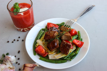 roast beef in sweet and sour sauce with green beans
