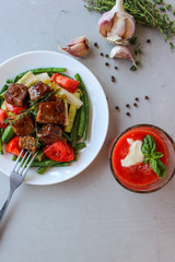 roast beef in sweet and sour sauce with green beans