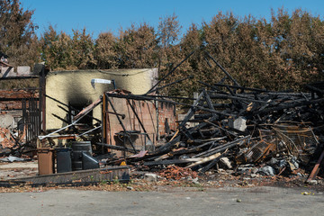 Fototapeta premium Abgebranntes Bauernhaus