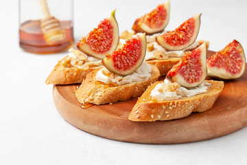 sandwich with ricotta, figs and honey on a light background