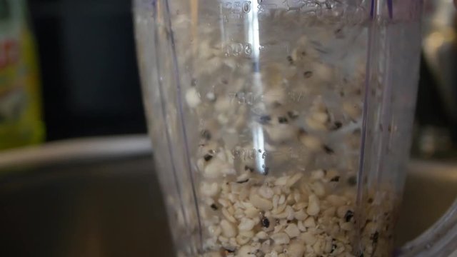 Blending black-eyed peas (beans) in a blender