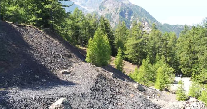 The Vallone di Saint-Marcel is a side valley of the Valle d'Aosta, between the Val Clavalit&eacute; and the Vallone delle Laures