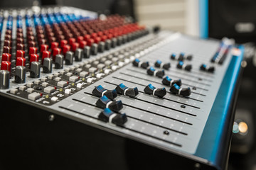 Fader mixing console