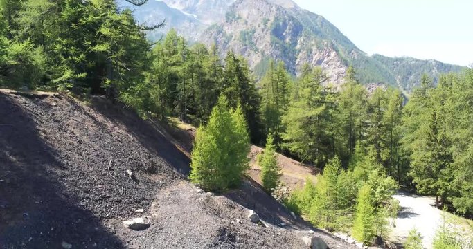 The Vallone di Saint-Marcel is a side valley of the Valle d'Aosta, between the Val Clavalit&eacute; and the Vallone delle Laures