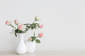 Fototapeta na wymiar pink roses in vase on white background