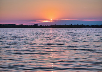 Obraz premium sunset behind clouds