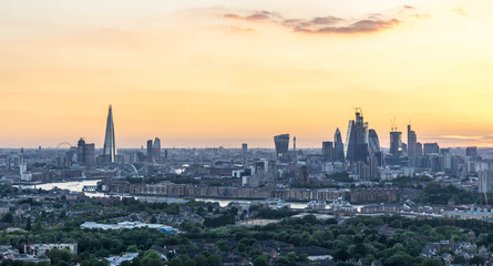 Naklejka premium London skyline at sunset