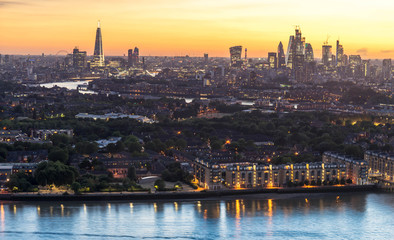 Fototapeta premium London skyline at sunset