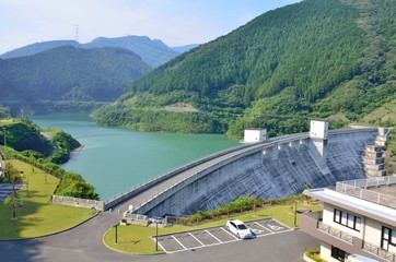 Fototapeta premium 静岡県の太田川上流にある太田川ダム（静岡県森町）