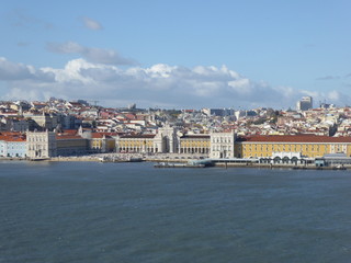 Fototapeta na wymiar Lissabon - Blick vom Tejo