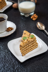 Dessert honey cake