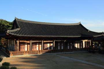 Fototapeta na wymiar Donghwasa Buddhist Temple