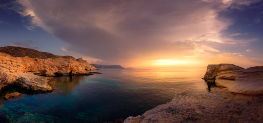 Mar y roca, los paraisos de Almería