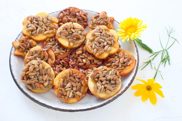 Kekse mit Sonnenblumen-Kernen