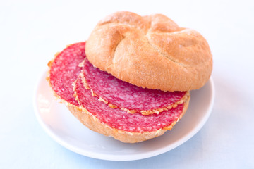 Salami-Brötchen