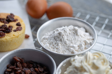 bowl of wheat flour to prepare the cake