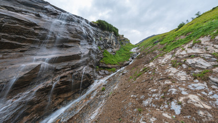 Wasserfall an der Gletscherstrasse zum Grossglockner, Kärnten, Österreich