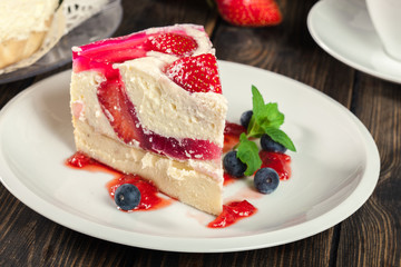 Cheesecake with strawberries, blueberry and jelly