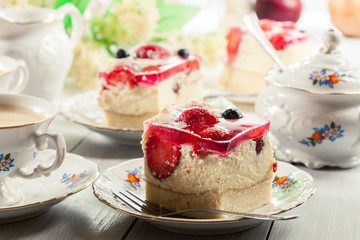 Cheesecake with strawberries, blueberry and jelly