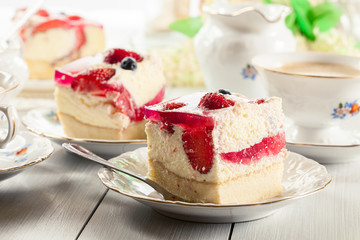Cheesecake with strawberries, blueberry and jelly