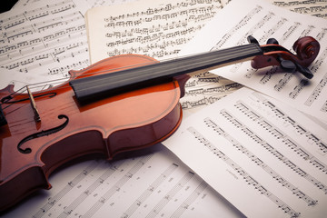 the violin lies on scattered notes
